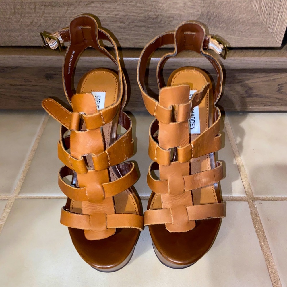 Steven Madden Brown Wedges